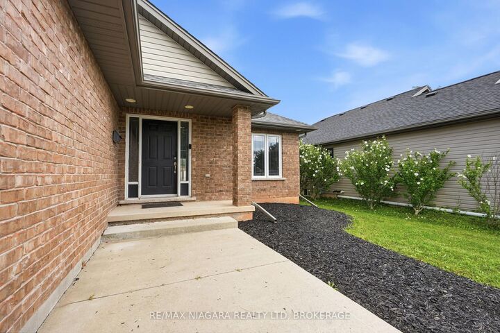 Property Photo:  262 Draper's Street  ON L3C 7N2 