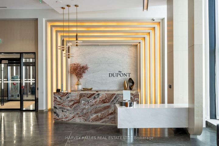 Property Photo:  858 Dupont Street Ph37  ON M6G 0C1 