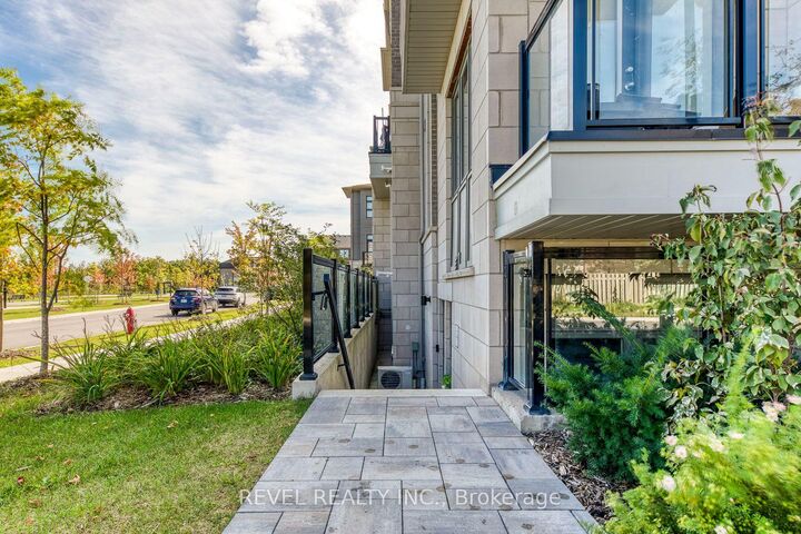 Property Photo:  70 Halliford Place 402  ON L6P 0N5 