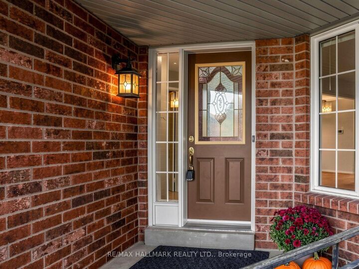 Property Photo:  416 Heddle Crescent  ON L3X 2J2 