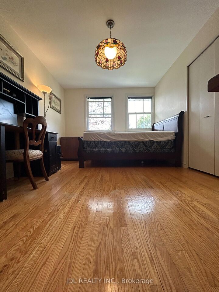 Property Photo:  3 Butterfield Dr Drive Pretty Bedroom 2nd Floor  ON M3A 2L9 