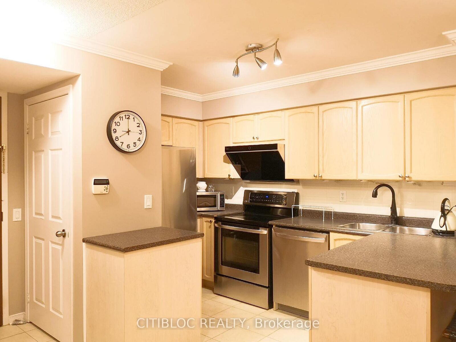 Property Photo: 23 Oneida Crescent 708 ON L4B 0A2