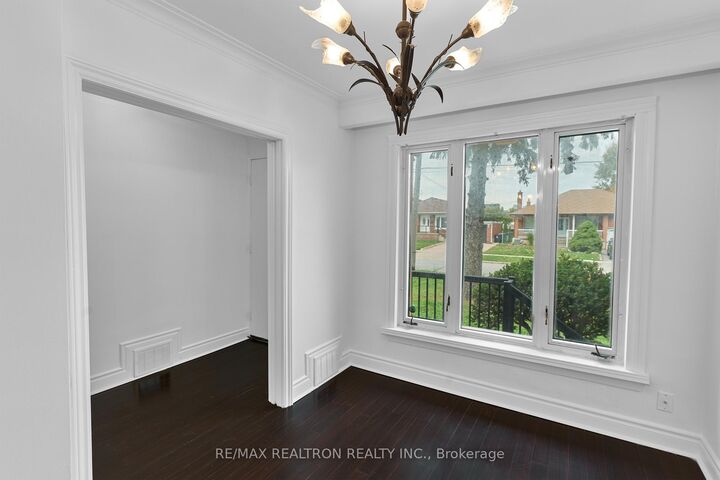 Property Photo:  135 Regina Avenue  ON M6A 1R8 