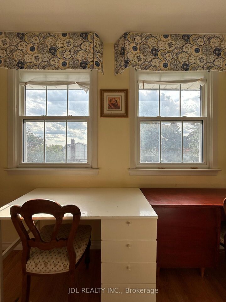 Property Photo:  3 Butterfield Dr Drive Good Bedroom 2nd Floor  ON M3A 2L9 