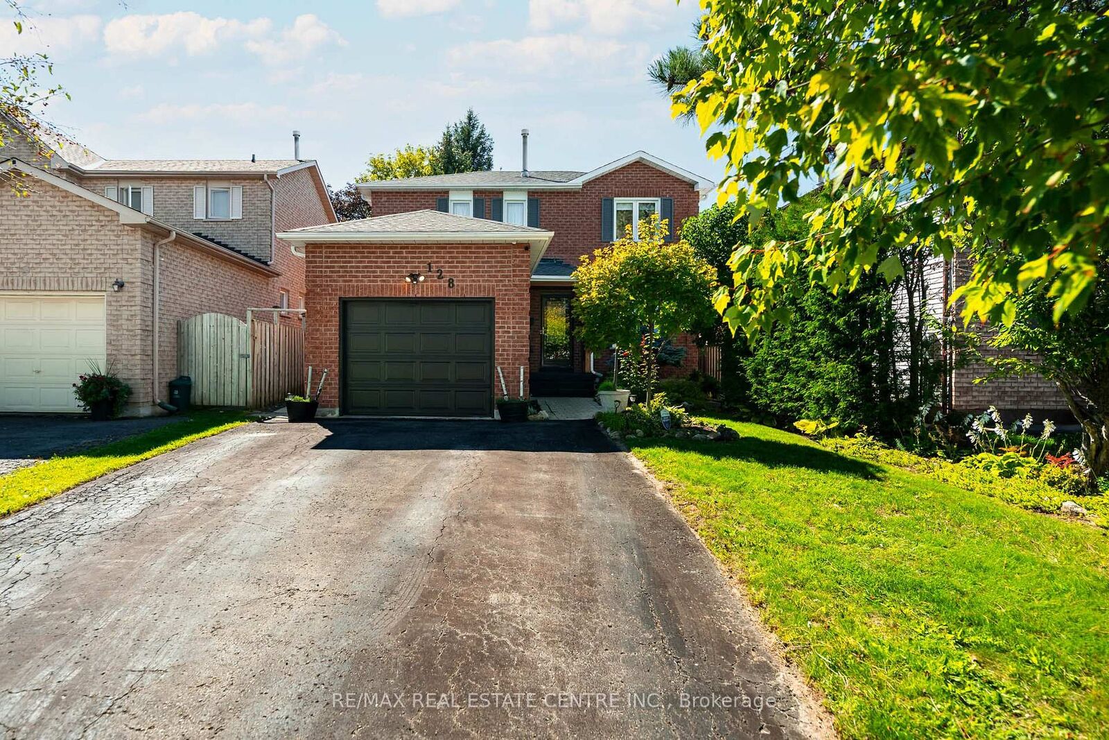 Property Photo:  128 Elaine Drive  ON L9W 4S1 