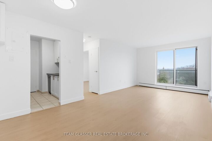 Property Photo:  498 Queens Avenue 205  ON N6B 3K9 