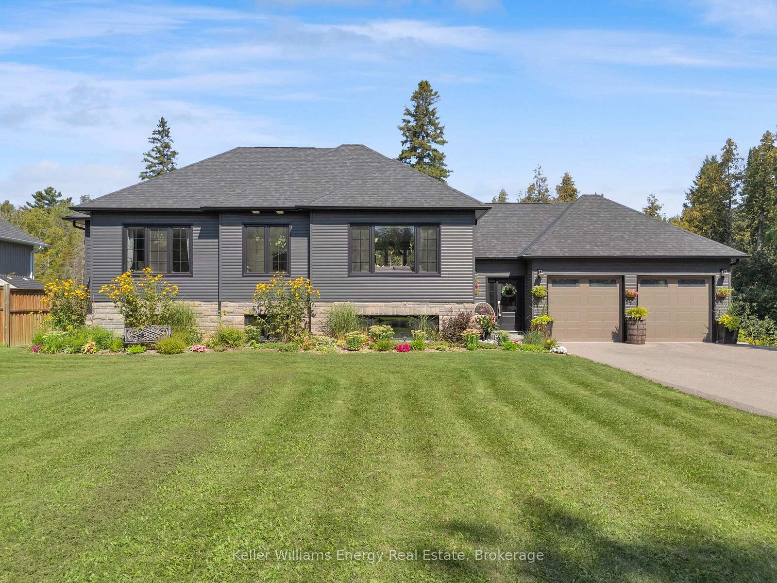 Photo de la propriété:  29 Waldweg Drive  ON L0B 1B0 