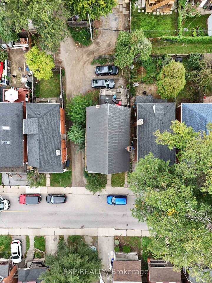 Property Photo:  58 Arthur Avenue N  ON L8L 6C5 