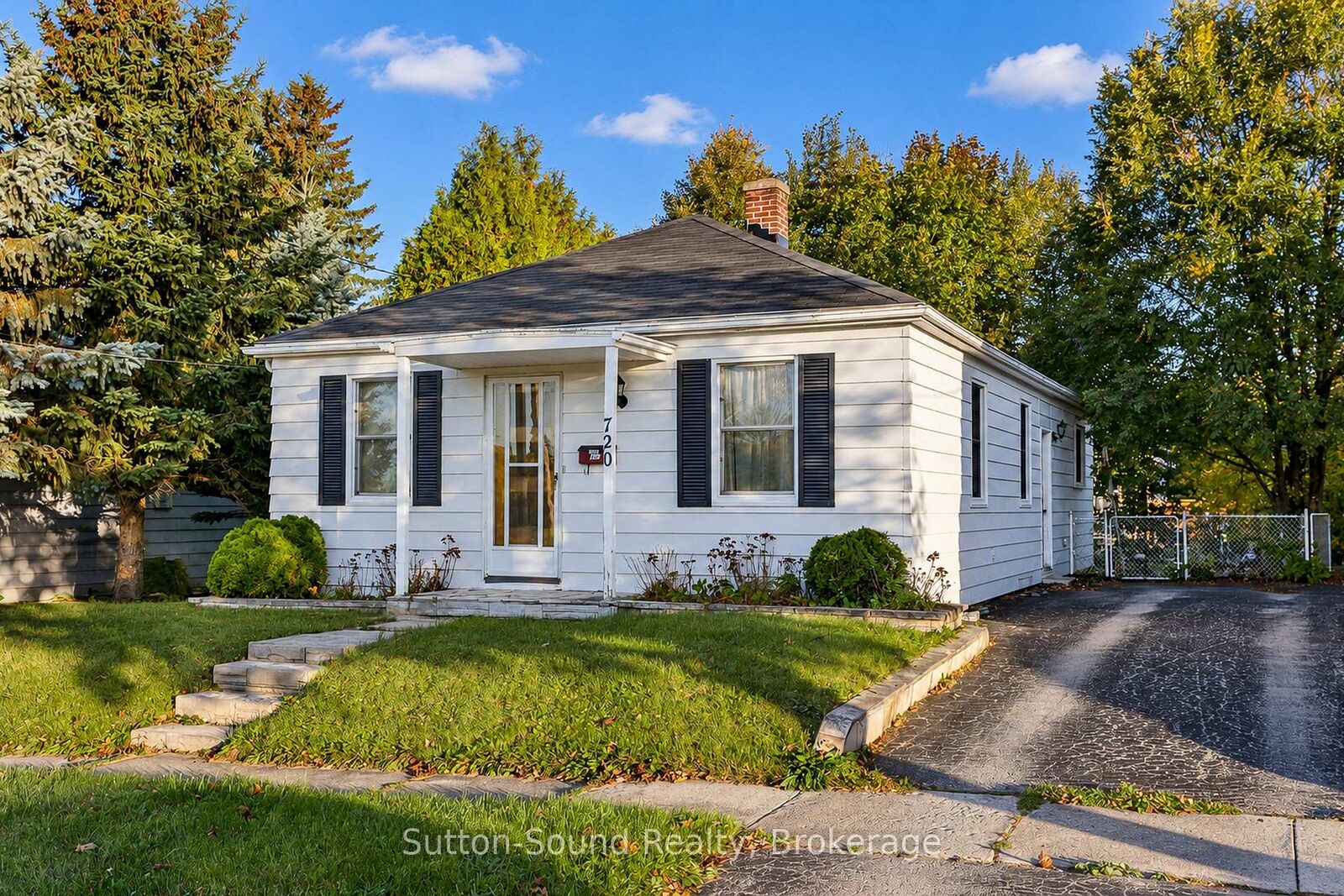 Property Photo:  720 5th St East Street E  ON N4K 1E5 
