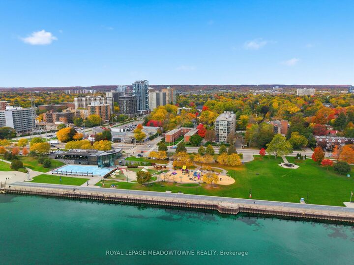 Photo de la propriété:  1351 Lakeshore Road 15  ON L7S 1B1 