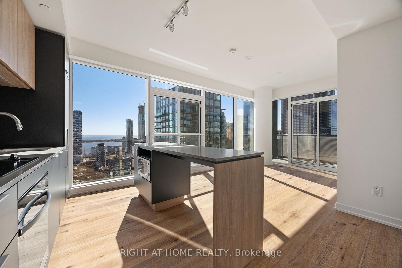 Property Photo:  89 Church Street 4608  ON M5C 0B7 