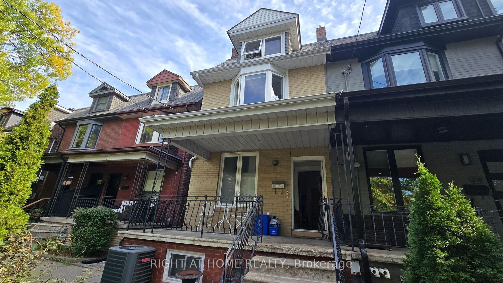 Property Photo:  261 Grace Street  ON M6G 3A7 