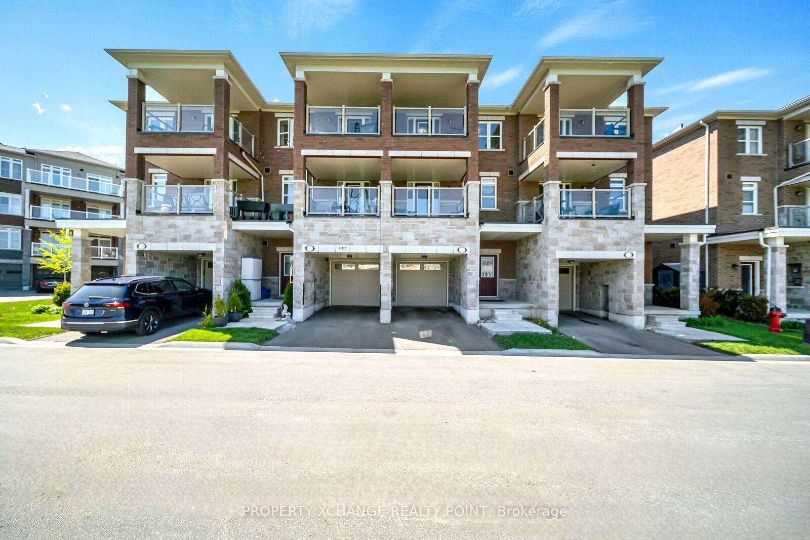 Property Photo:  2540 William Jackson Drive 603  ON L1X 0E4 