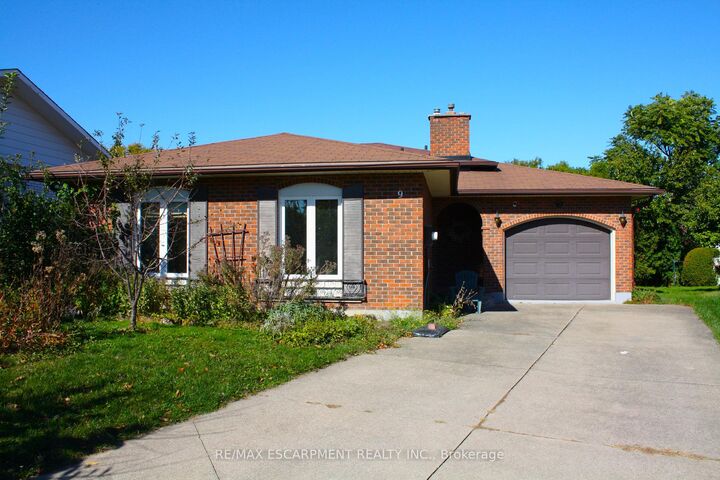 Property Photo: 9 Charleen Circle Main ON L2M 7G6