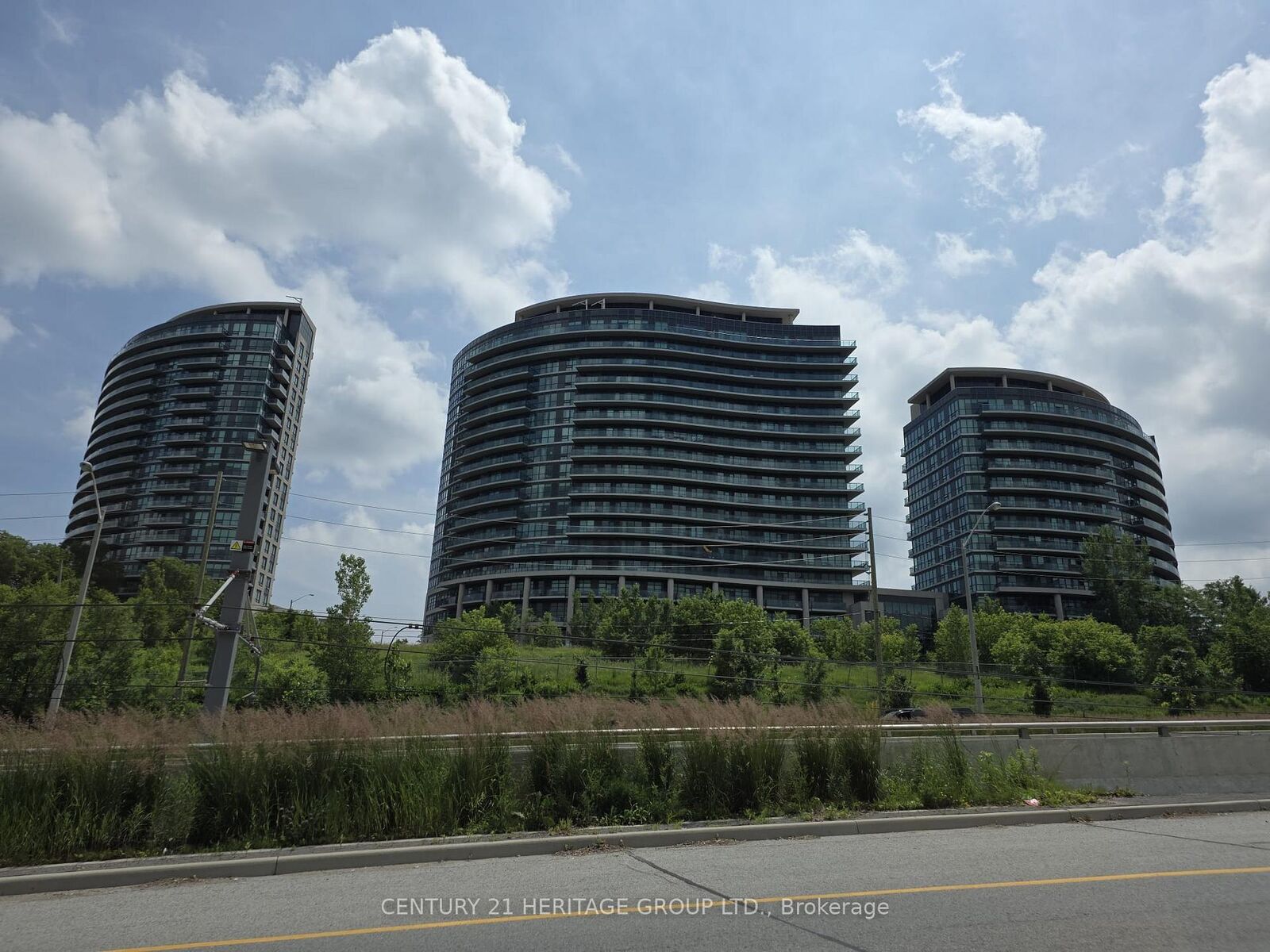 Property Photo:  35 Brian Peck Crescent 805  ON M4G 0A5 