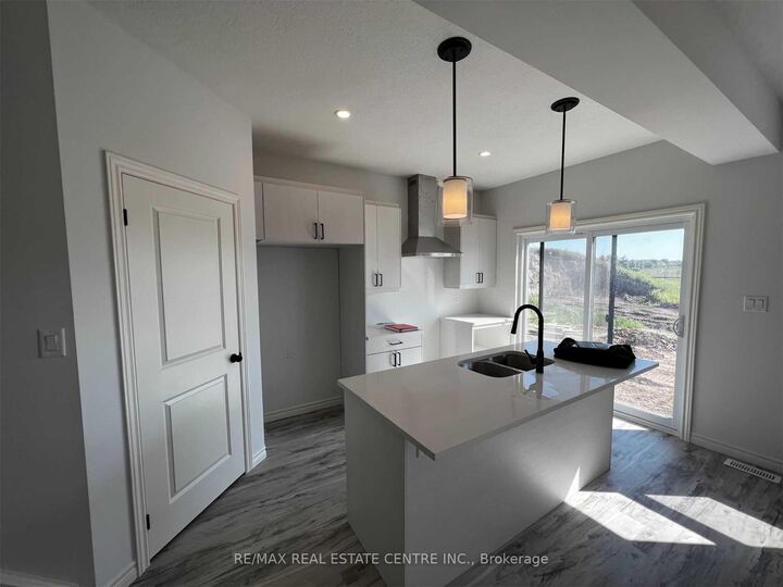 Property Photo: 3916 Auckland Avenue ON N6L 0J3