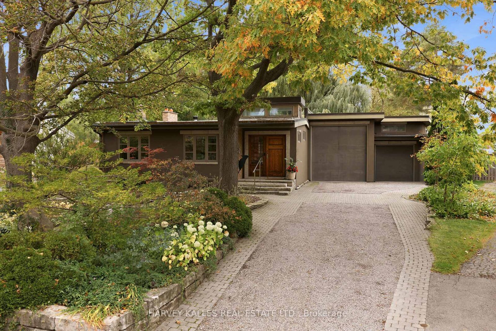 Property Photo:  41 Hurlingham Crescent  ON M3B 2P9 