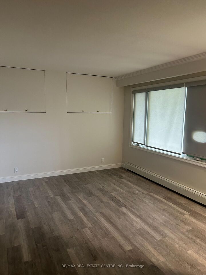 Property Photo:  319 King Street N  ON L9R 1N3 