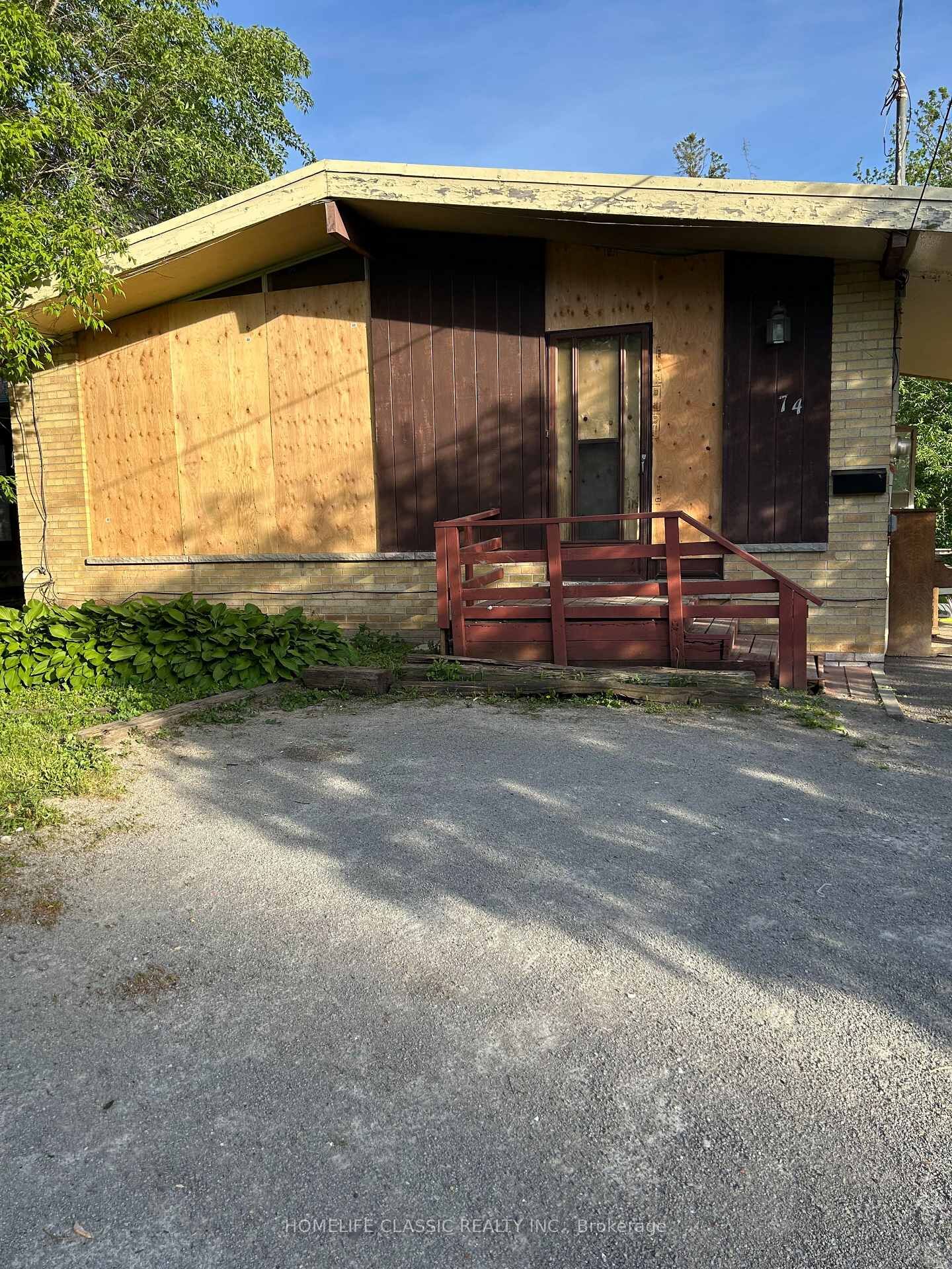 Property Photo: 74 Richmond Street ON L4C 3Y4