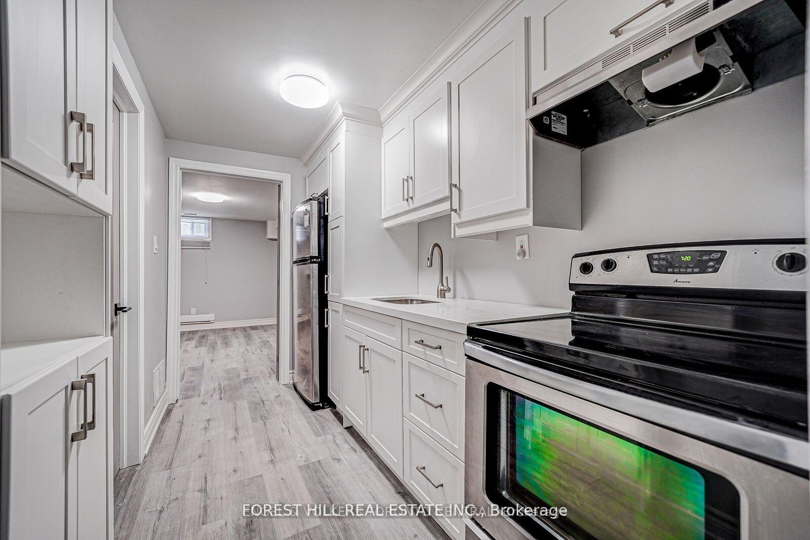 Property Photo:  39A Lippincott Street E Lower  ON M9N 1B2 