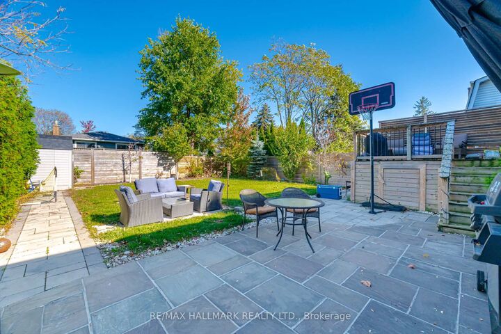 Property Photo:  407 Bronte Road  ON L6L 5C3 