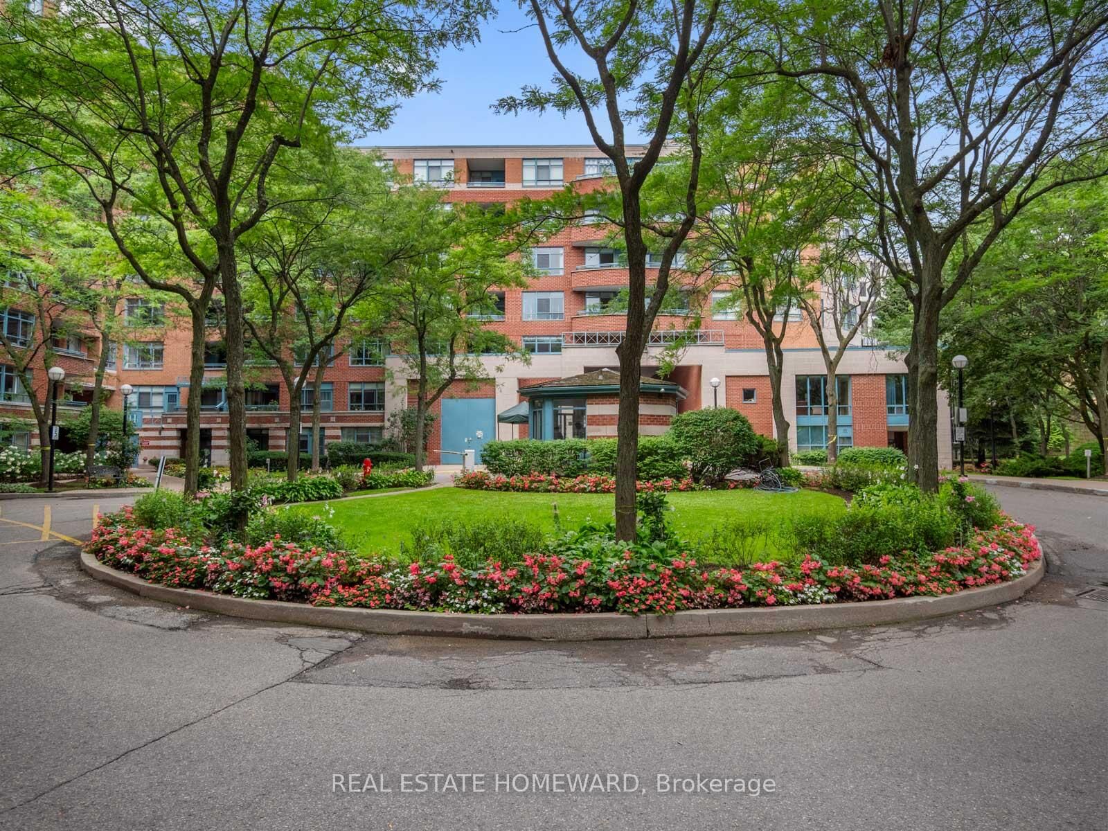 Property Photo:  1091 Kingston Road 624  ON M1N 4E5 
