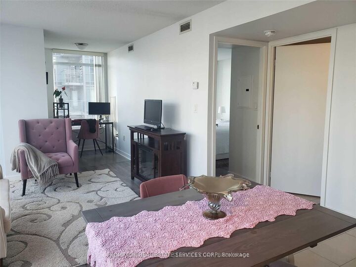 Property Photo:  15 Brunel Court 817  ON M5V 3Y6 