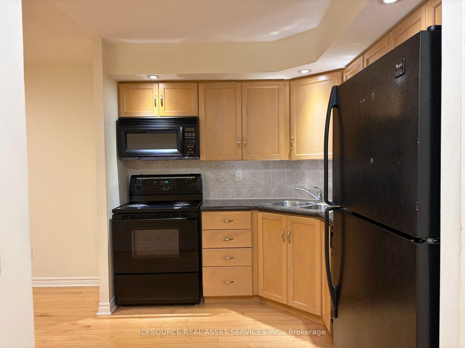 Property Photo:  250 Wellington Street W 1445  ON M5V 3P6 
