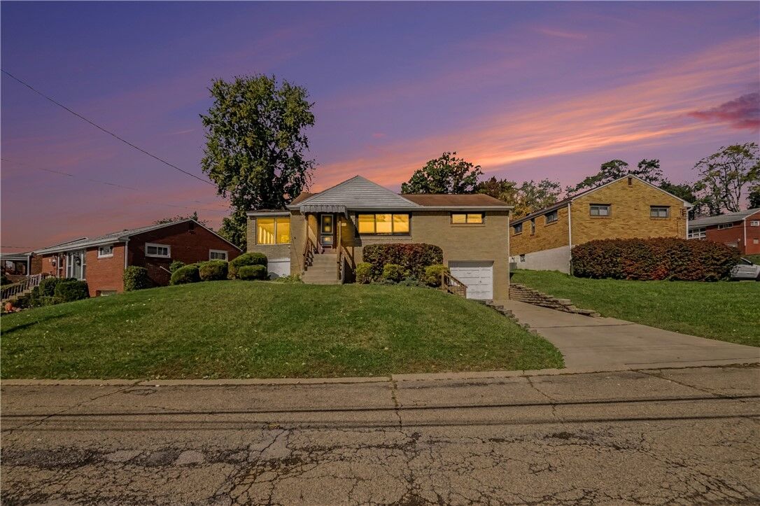 Property Photo:  2214 Old Oak Dr  PA 15220 