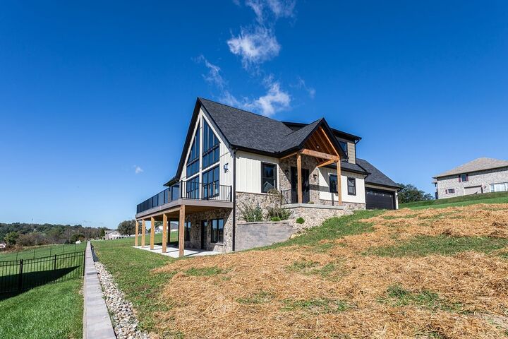 Property Photo:  77 Baron Court  PA 15445 