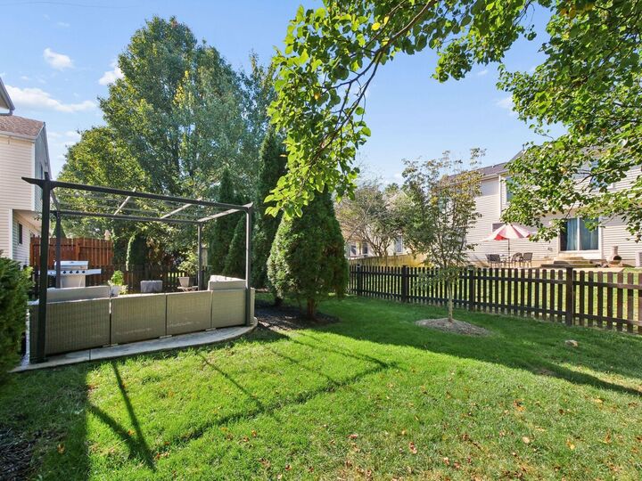 Property Photo:  8559 Clover Glade Drive  OH 43035 