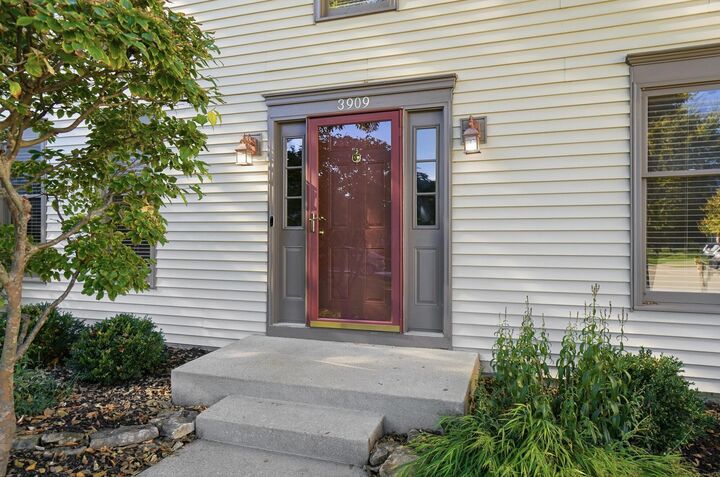 Property Photo: 3909 Driscoll Court OH 43016