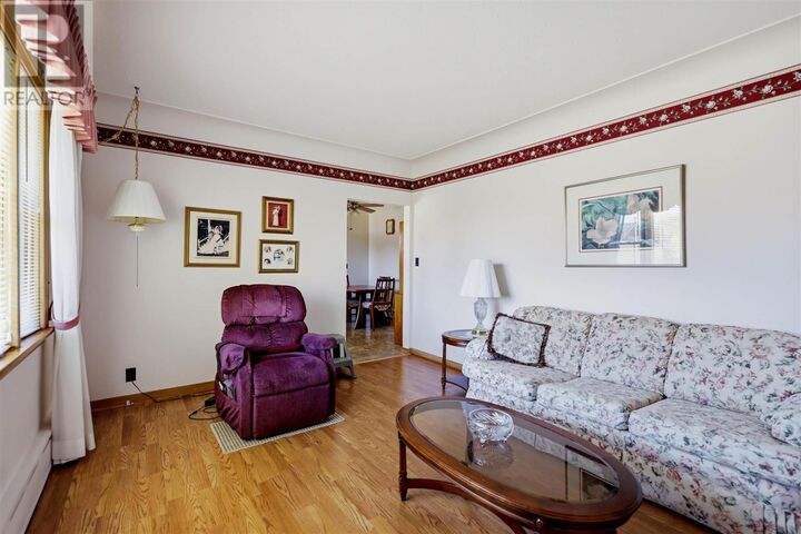 Property Photo:  371 Franklin St  ON P6C 4A9 