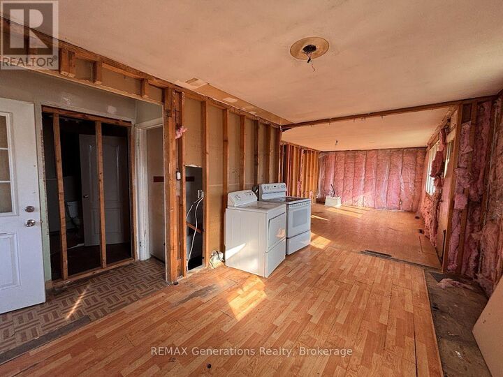 Property Photo:  10 Adjala Avenue  ON P0T 2C0 
