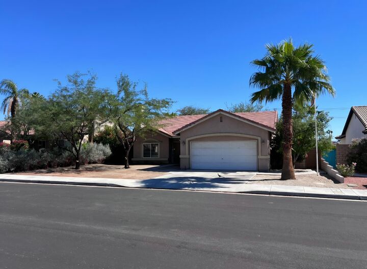 Property Photo: 2322 Shannon Way CA 92262