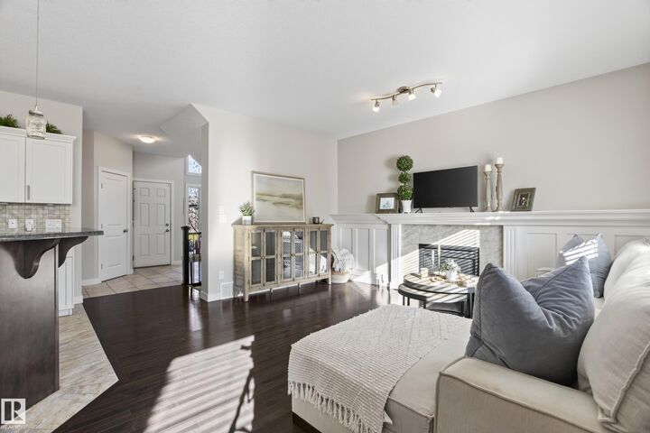 Photo de la propriété:  9609 83 Avenue  AB T8R 0A6 