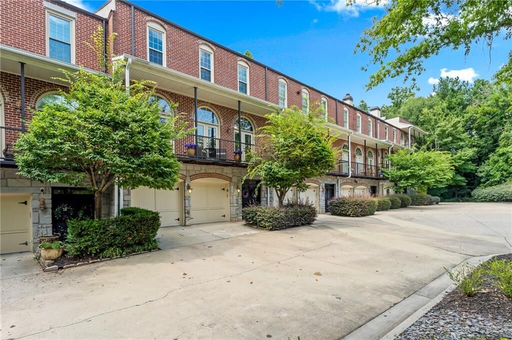 Property Photo: 5512 Glenridge Drive K GA 30342