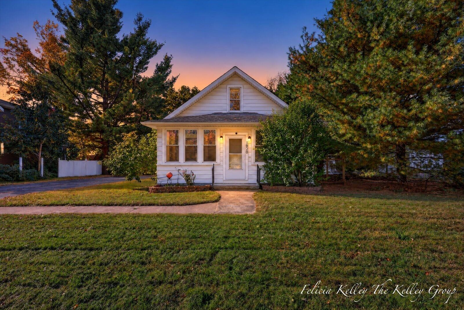Property Photo:  1820 River Bluff Road  MI 49120 