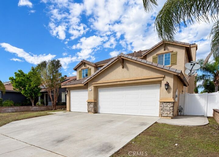 Property Photo: 854 Caden Place CA 92571