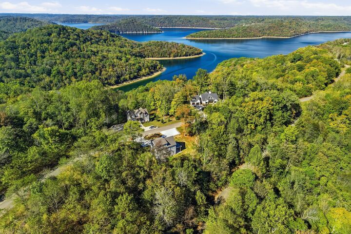 Property Photo: 272 Davidson Rd TN 37166
