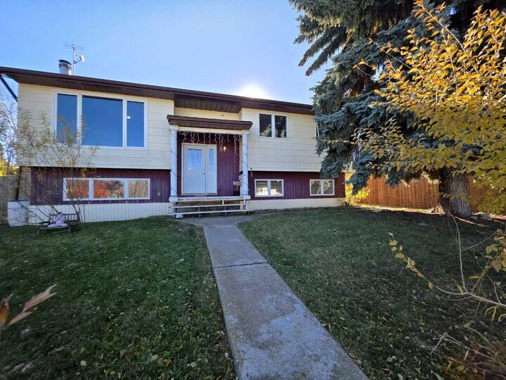 Property Photo:  3 Lawley Avenue  AB T0B 0A5 