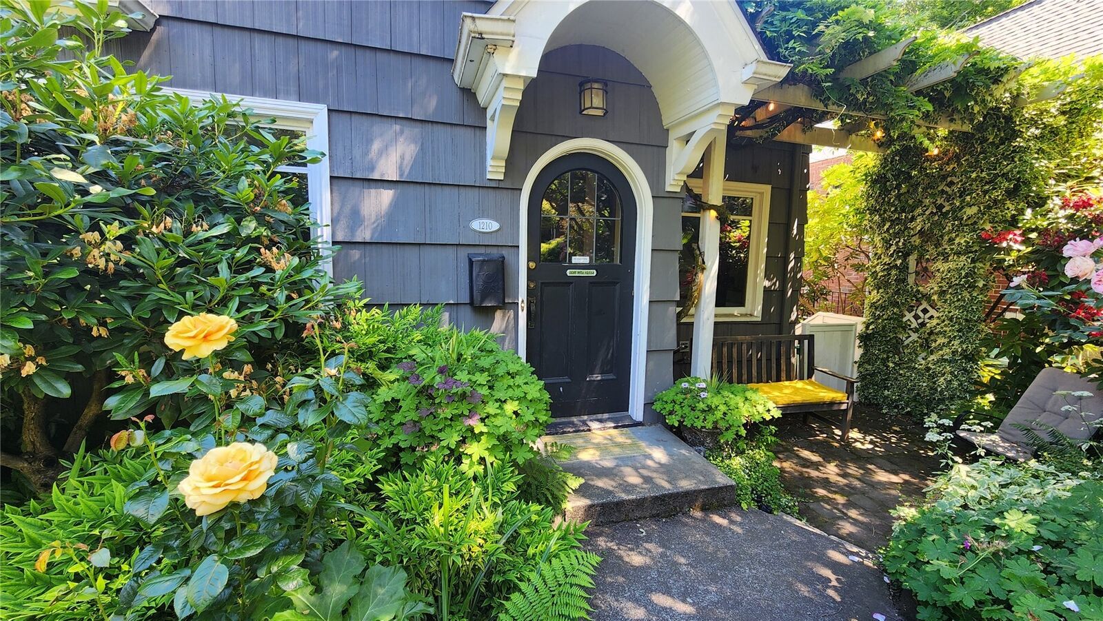 Property Photo: 1210 25th Avenue E WA 98112