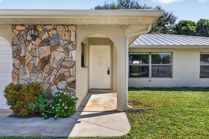 Property Photo:  1549 SE Cownie Street  FL 34983 