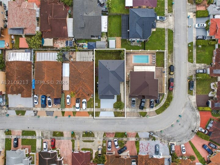Property Photo: 15670 SW 58th Ter FL 33193