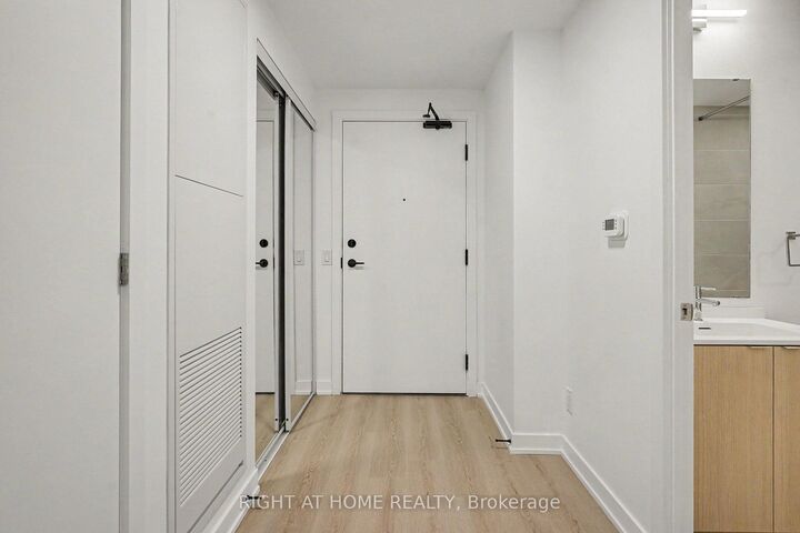 Property Photo:  100 Queen Street E 3009  ON M5C 0B5 