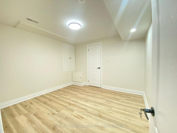 Property Photo:  66 Beech Avenue Lower  ON N3C 1X5 