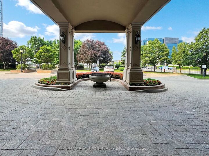Property Photo:  9225 Jane Street 401  ON L6A 0J7 