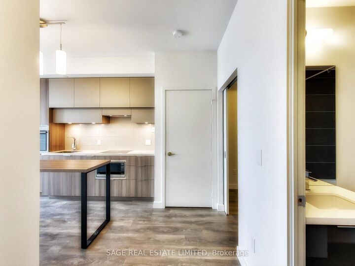 Property Photo:  8 Eglinton Avenue E 5012  ON M4P 0C1 