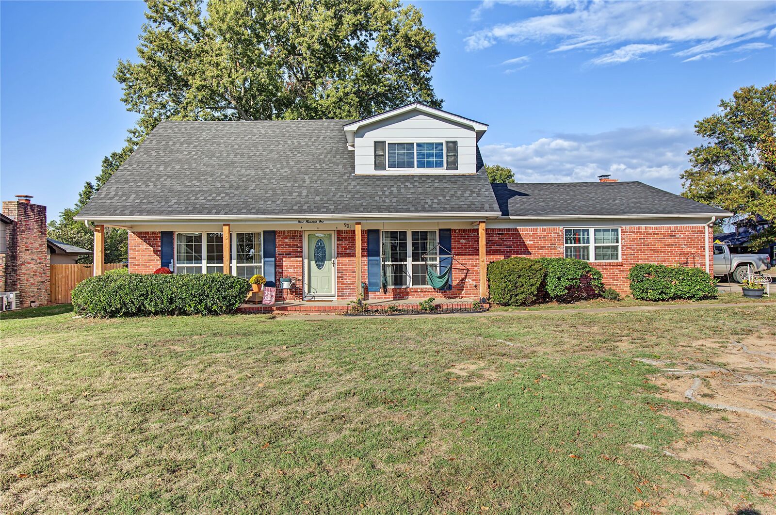 Property Photo:  901 Erie St  OK 74403 