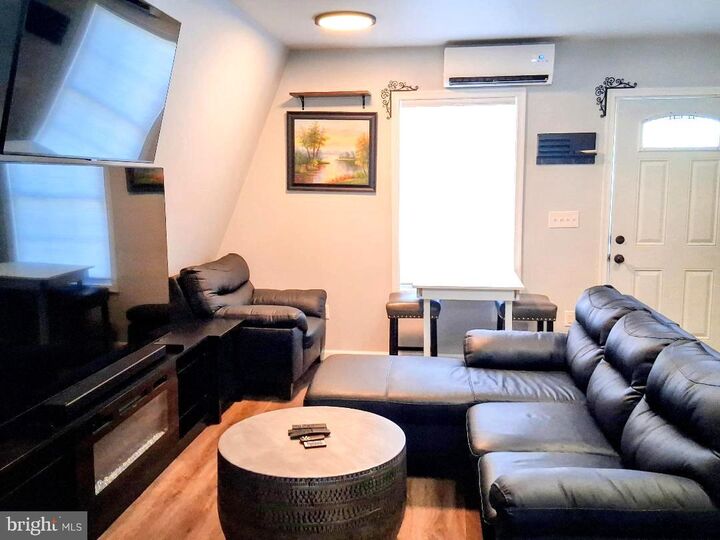 Property Photo:  